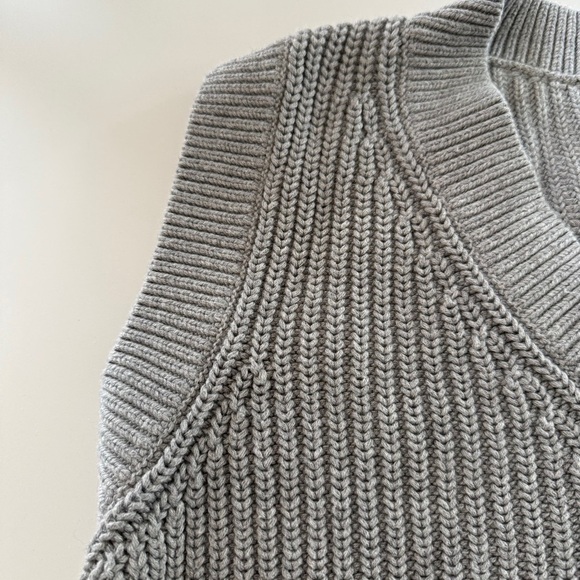 Abercrombie & Fitch- Gray-Sleevless-Knit-V neck-Sweater Dress-Tunic-Size M - Picture 5 of 10